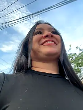 Snapshot of Pretty_Isadora chatting on 10-17-25, 10:12 Pretty Isadora online show from 10-17-25, 10:12