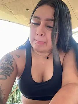 Snapshot of Pretty_Isadora chatting on 10-29-25, 07:04 Pretty Isadora online show from 10-29-25, 07:04