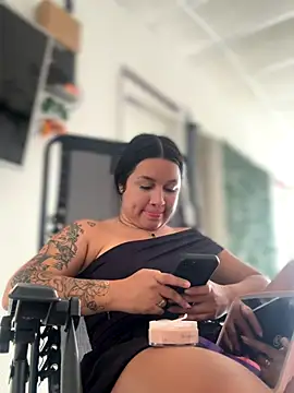 Snapshot of Pretty_Isadora chatting on 11-06-25, 07:04 Pretty Isadora online show from 11-06-25, 07:04