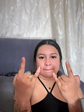 Snapshot of Pretty_Isadora chatting on 11-21-25, 04:38 Pretty Isadora online show from 11-21-25, 04:38