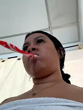 Snapshot of Pretty_Isadora chatting on 11-22-25, 02:27 Pretty Isadora online show from 11-22-25, 02:27