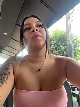 Snapshot of Pretty_Isadora chatting on 11-30-25, 05:39 Pretty Isadora online show from 11-30-25, 05:39