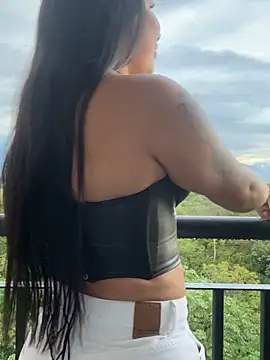 Snapshot of Pretty_Isadora chatting on 12-04-25, 09:01 Pretty Isadora online show from 12-04-25, 09:01