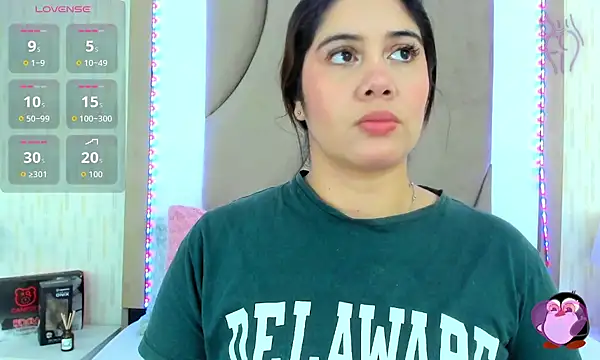 Snapshot of ThyaraJhons chatting on 09-10-25, 12:05 ThyaraJhons online show from 09-10-25, 12:05