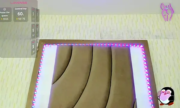 Snapshot of ThyaraJhons chatting on 09-15-25, 12:05 ThyaraJhons online show from 09-15-25, 12:05