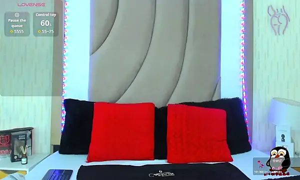 Snapshot of ThyaraJhons chatting on 09-18-25, 12:07 ThyaraJhons online show from 09-18-25, 12:07