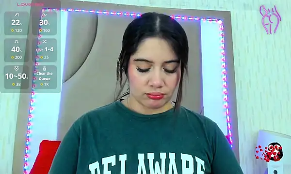 Snapshot of ThyaraJhons chatting on 09-25-25, 12:09 ThyaraJhons online show from 09-25-25, 12:09