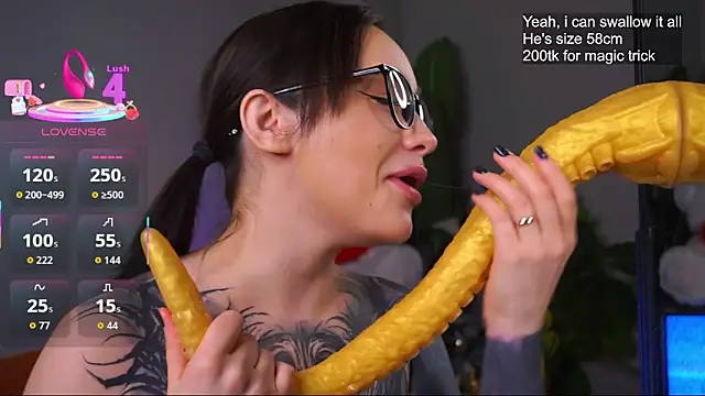 Snapshot of EvaCanton chatting on 12-18-25, 03:01 EvaCanton online show from 12-18-25, 03:01