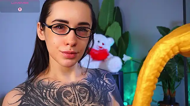 Snapshot of EvaCanton chatting on 02-04-26, 02:17 EvaCanton online show from 02-04-26, 02:17