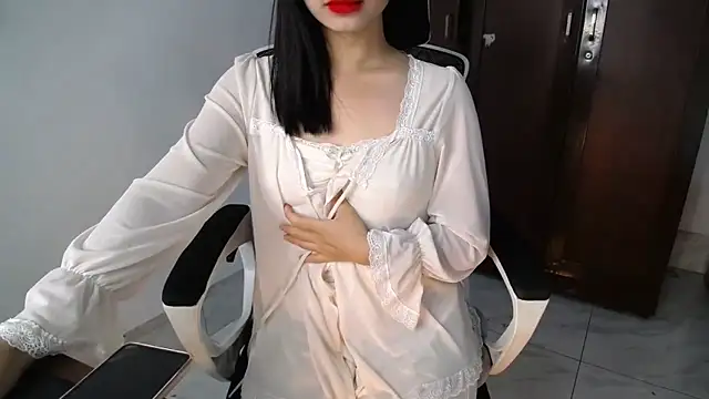 Snapshot of Lunobaby_204 chatting on 11-15-25, 01:14 Lunobaby 204 online show from 11-15-25, 01:14