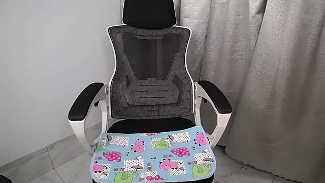 Snapshot of Lunobaby_204 chatting on 12-14-25, 09:52 Lunobaby 204 online show from 12-14-25, 09:52