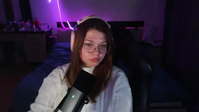 helengilmor online show from 11-17-25, 05:41