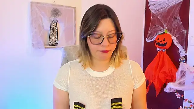 Chanelll Taylorr  online show from 10-10-25, 12:59