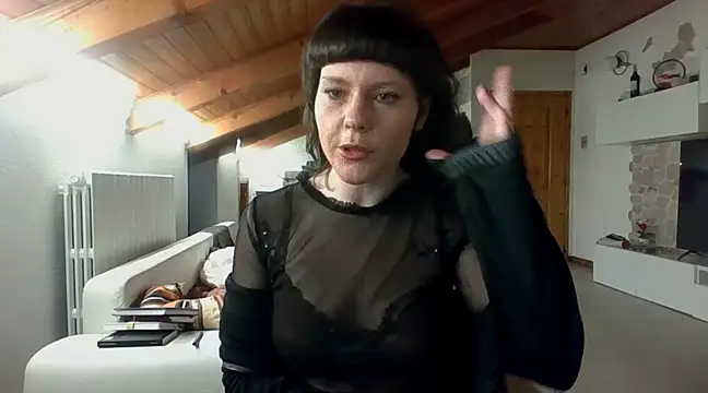 Snapshot of OniricFemme chatting on 02-24-25, 06:16 OniricFemme online show from 02-24-25, 06:16