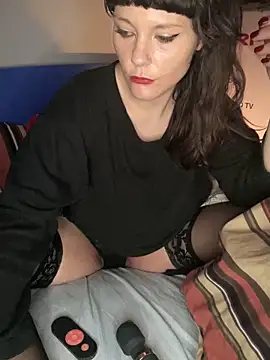 Snapshot of OniricFemme chatting on 03-12-25, 04:51 OniricFemme online show from 03-12-25, 04:51