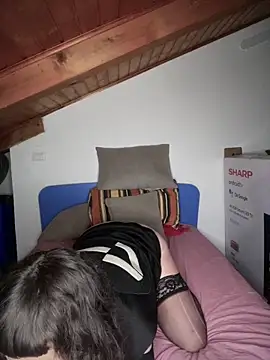 Snapshot of OniricFemme chatting on 03-13-25, 02:49 OniricFemme online show from 03-13-25, 02:49