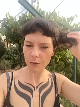 Snapshot of OniricFemme chatting on 09-16-25, 04:41 OniricFemme online show from 09-16-25, 04:41