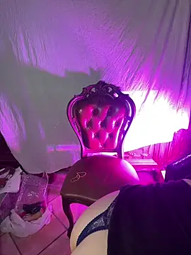 Snapshot of OniricFemme chatting on 09-29-25, 10:25 OniricFemme online show from 09-29-25, 10:25