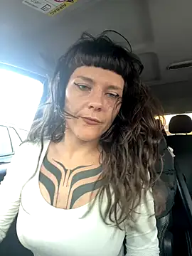 Snapshot of OniricFemme chatting on 10-18-25, 03:46 OniricFemme online show from 10-18-25, 03:46