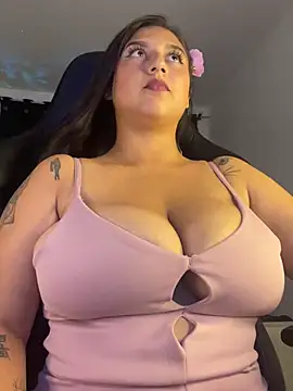 Snapshot of Lau_Beauty chatting on 02-22-25, 08:18 Lau Beauty online show from 02-22-25, 08:18