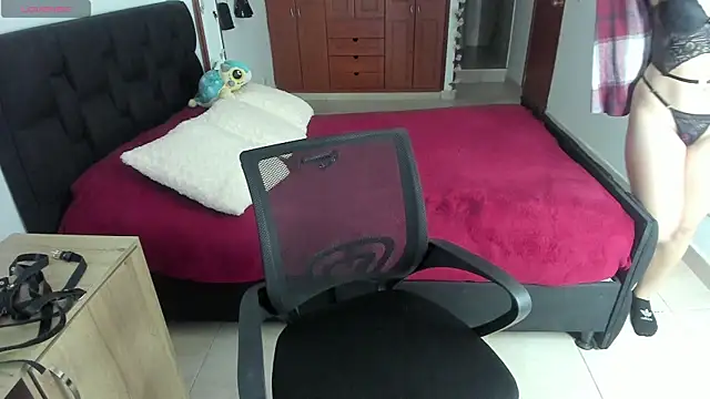 Fiore Sanz  online show from 02-22-25, 02:06