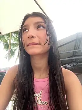 Snapshot of loly-yandere chatting on 12-18-24, 08:25 loly-yandere online show from 12-18-24, 08:25