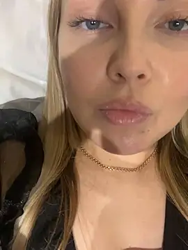 Snapshot of Aleksandrakis chatting on 02-07-25, 09:26 Aleksandrakis online show from 02-07-25, 09:26