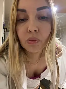 Snapshot of Aleksandrakis chatting on 02-08-25, 06:01 Aleksandrakis online show from 02-08-25, 06:01