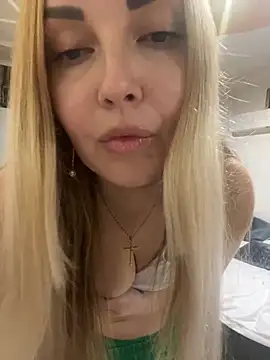 Snapshot of Aleksandrakis chatting on 02-09-25, 03:34 Aleksandrakis online show from 02-09-25, 03:34