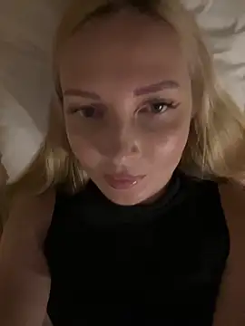 Snapshot of Aleksandrakis chatting on 10-14-25, 03:24 Aleksandrakis online show from 10-14-25, 03:24