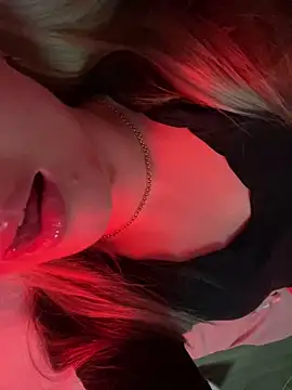 Snapshot of Aleksandrakis chatting on 10-21-25, 08:20 Aleksandrakis online show from 10-21-25, 08:20