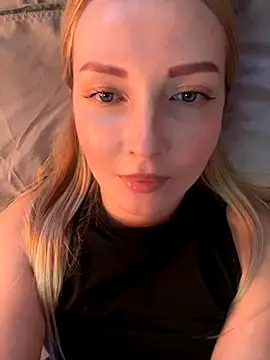 Snapshot of Aleksandrakis chatting on 10-25-25, 02:24 Aleksandrakis online show from 10-25-25, 02:24