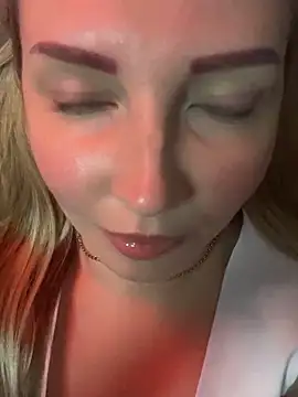 Snapshot of Aleksandrakis chatting on 10-28-25, 08:22 Aleksandrakis online show from 10-28-25, 08:22