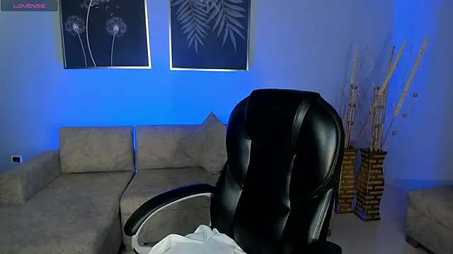 SamanthaKlein  online show from 01-28-25, 03:47