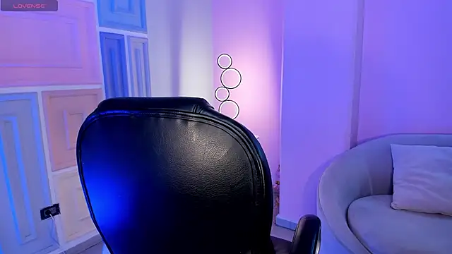 SamanthaKlein  online show from 10-11-25, 07:23