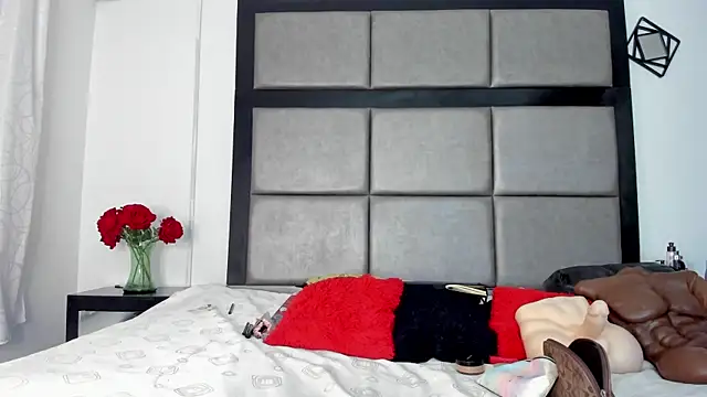 AmbarthSmiith2 online show from 12-18-25, 02:01