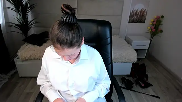 Dana  dom online show from 02-09-25, 05:29