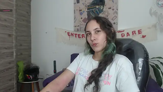 xlunna online show from 12-17-24, 03:28