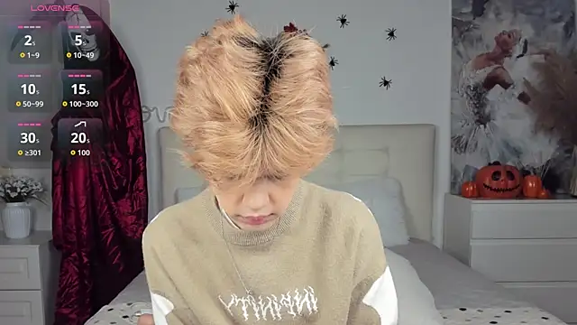 Felix Rey online show from 10-15-25, 04:07