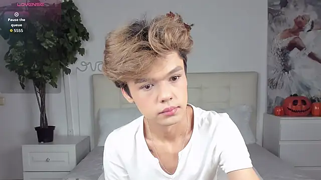 Felix Rey online show from 11-06-25, 01:45