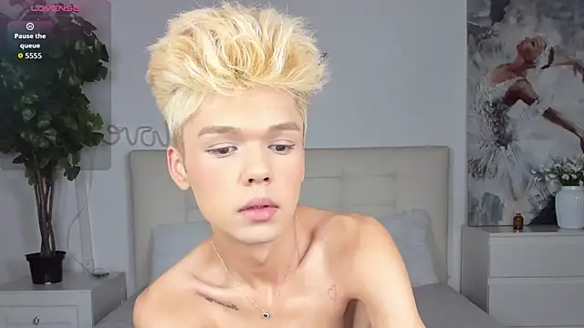 Felix Rey online show from 11-30-25, 04:00