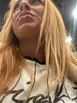 Snapshot of Sweet___Emily chatting on 12-06-24, 02:28 Sweet   Emily online show from 12-06-24, 02:28