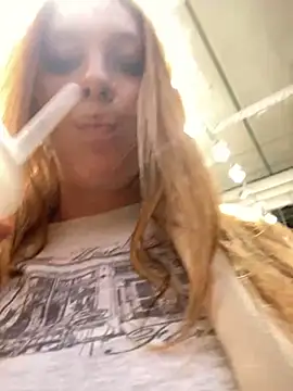 Snapshot of Sweet___Emily chatting on 12-10-24, 02:17 Sweet   Emily online show from 12-10-24, 02:17