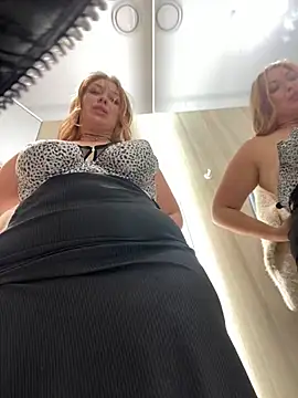 Snapshot of Sweet___Emily chatting on 12-15-24, 05:31 Sweet   Emily online show from 12-15-24, 05:31