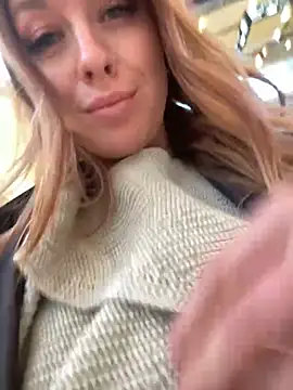 Snapshot of Sweet___Emily chatting on 01-11-25, 05:18 Sweet   Emily online show from 01-11-25, 05:18