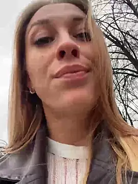 Snapshot of Sweet___Emily chatting on 03-11-25, 01:12 Sweet   Emily online show from 03-11-25, 01:12