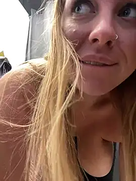 Snapshot of Sweet___Emily chatting on 03-12-25, 08:19 Sweet   Emily online show from 03-12-25, 08:19