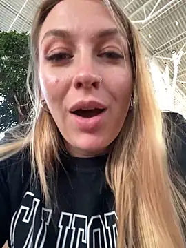 Snapshot of Sweet___Emily chatting on 09-09-25, 02:05 Sweet   Emily online show from 09-09-25, 02:05