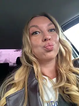 Snapshot of Sweet___Emily chatting on 11-03-25, 12:39 Sweet   Emily online show from 11-03-25, 12:39