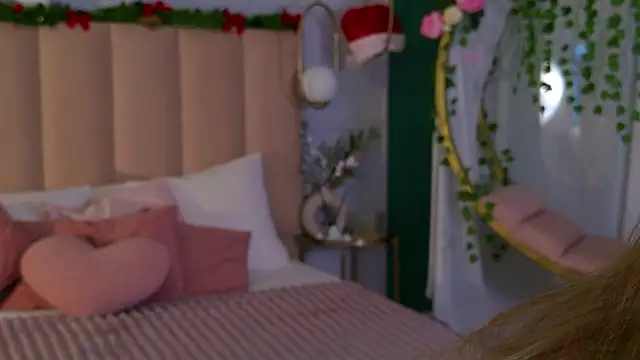 Eva Natsumi online show from 12-12-24, 05:20